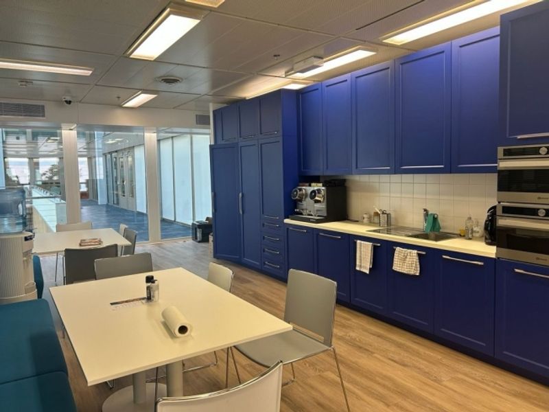 Surface de 142 + 228 m2 soit 370 m2 au Geneva Business Center à Lancy - 5