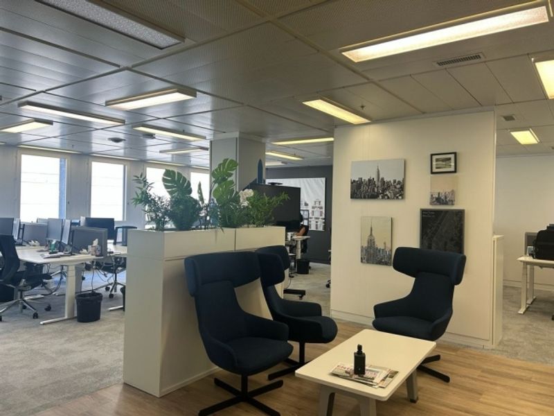 Surface de 142 + 228 m2 soit 370 m2 au Geneva Business Center à Lancy - 7