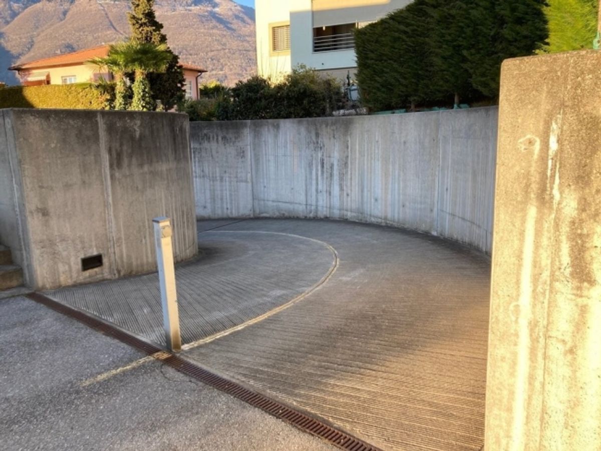 Parcheggio interno a Giubiasco - presso Via Ressiga 10 E/F/G - 1