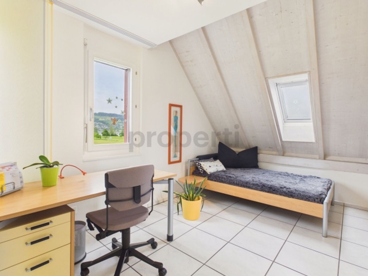 Helle 3.5-Zimmer-Dachwohnung mit Seesicht in Uster - 9
