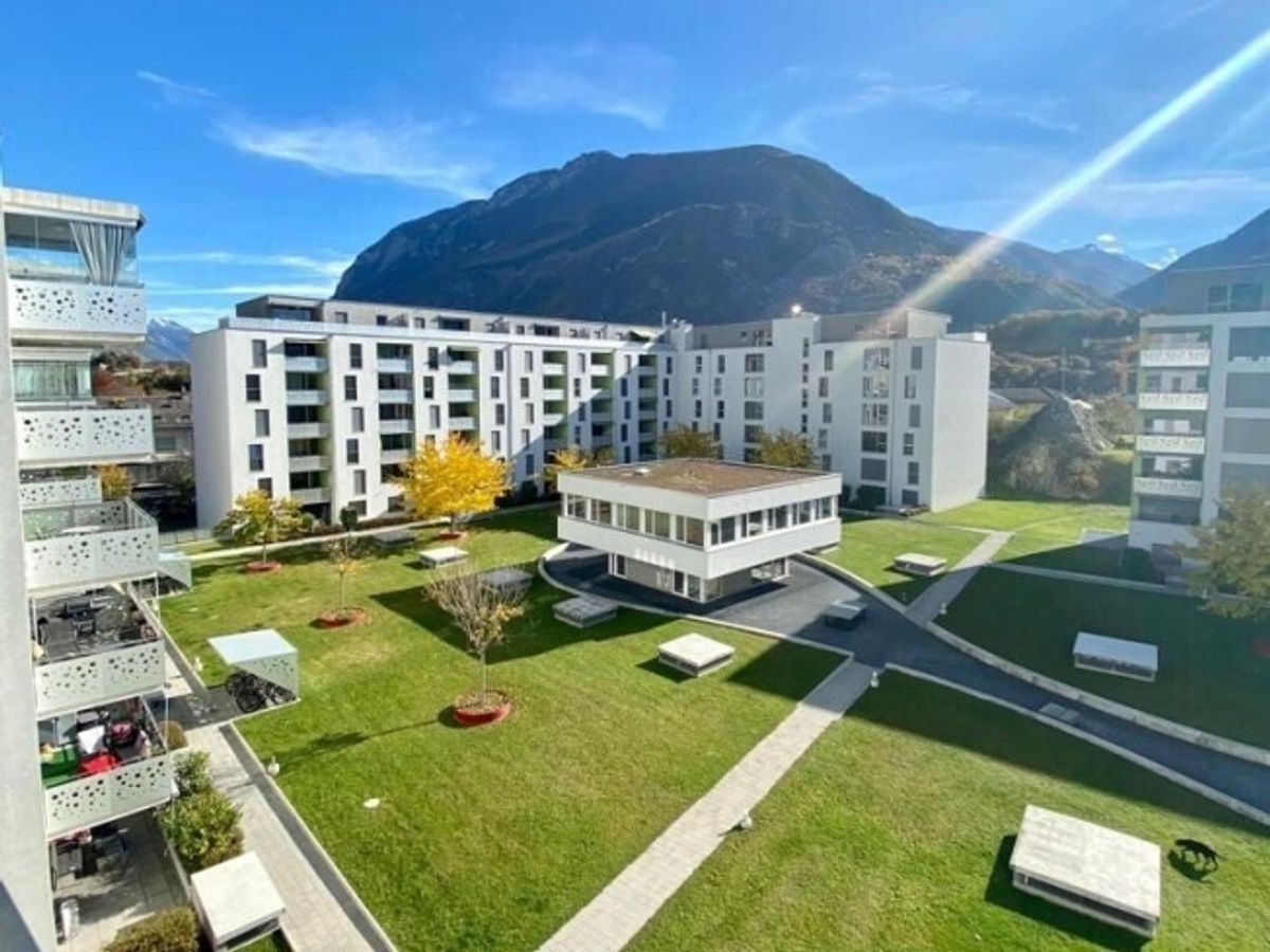 Places de parc intérieures à louer proche de la gare - Sierre - 0