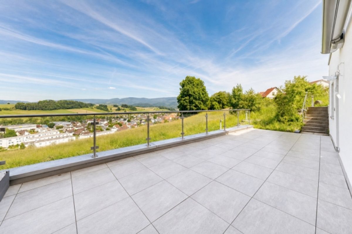 moderne Wohnung mit wundervoller Terrasse und Carport für zwei Fahrzeuge - 2