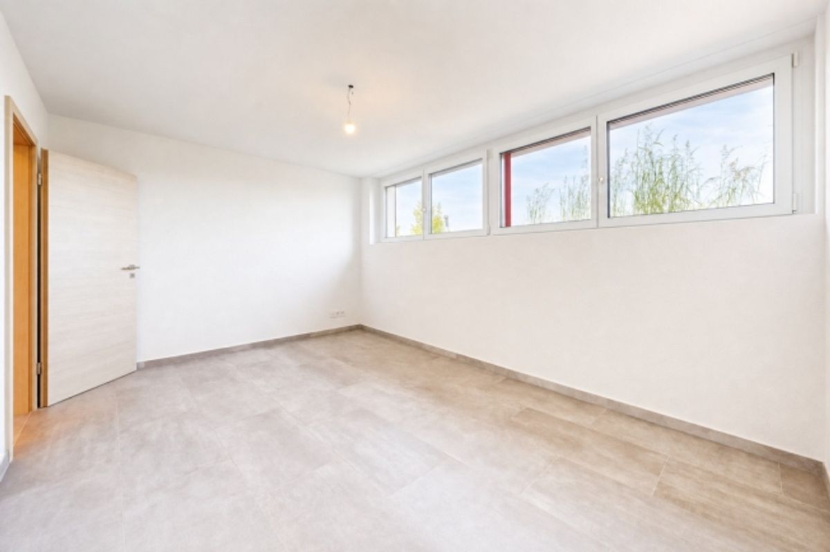 moderne Wohnung mit wundervoller Terrasse und Carport für zwei Fahrzeuge - 10