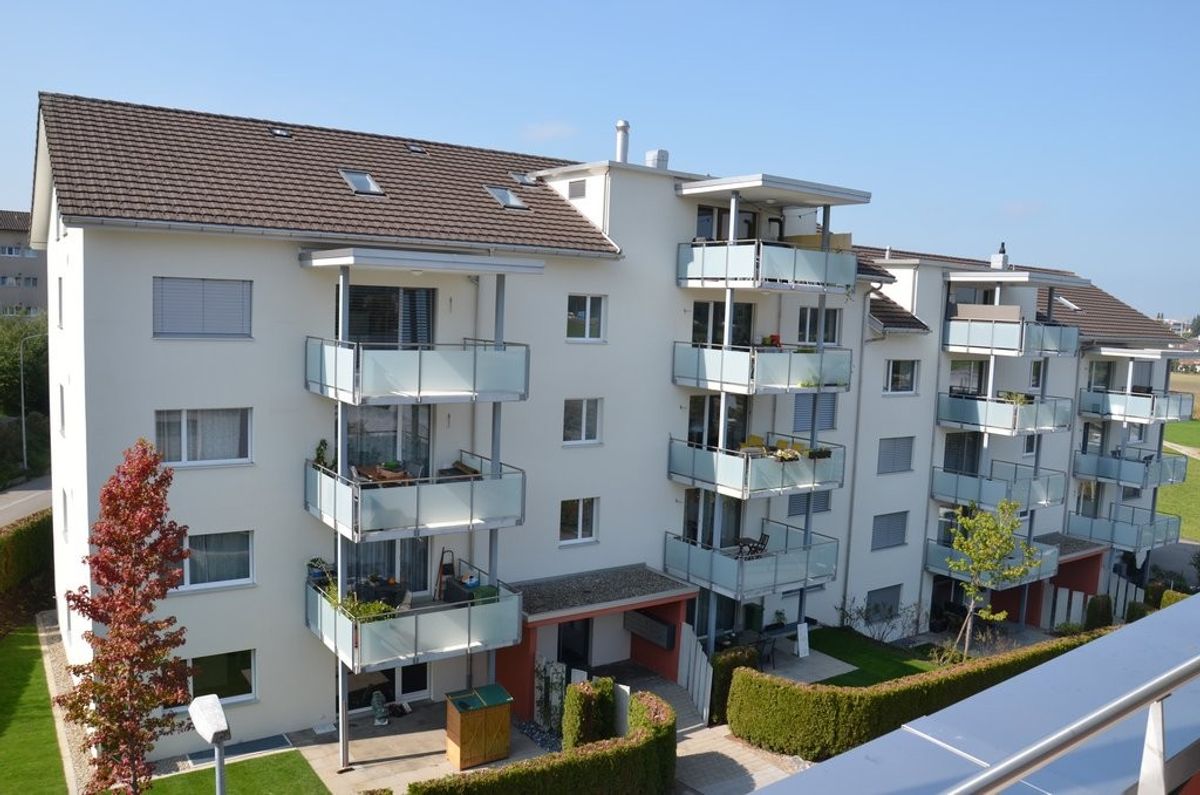 Aussenparkplatz an der Erlenstrasse 1/3 zu mieten. - 0