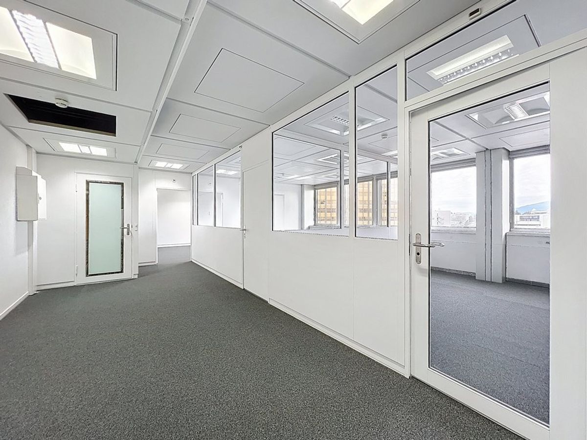 Bureaux rénovés de 161 m2 au 5ème étage - 2