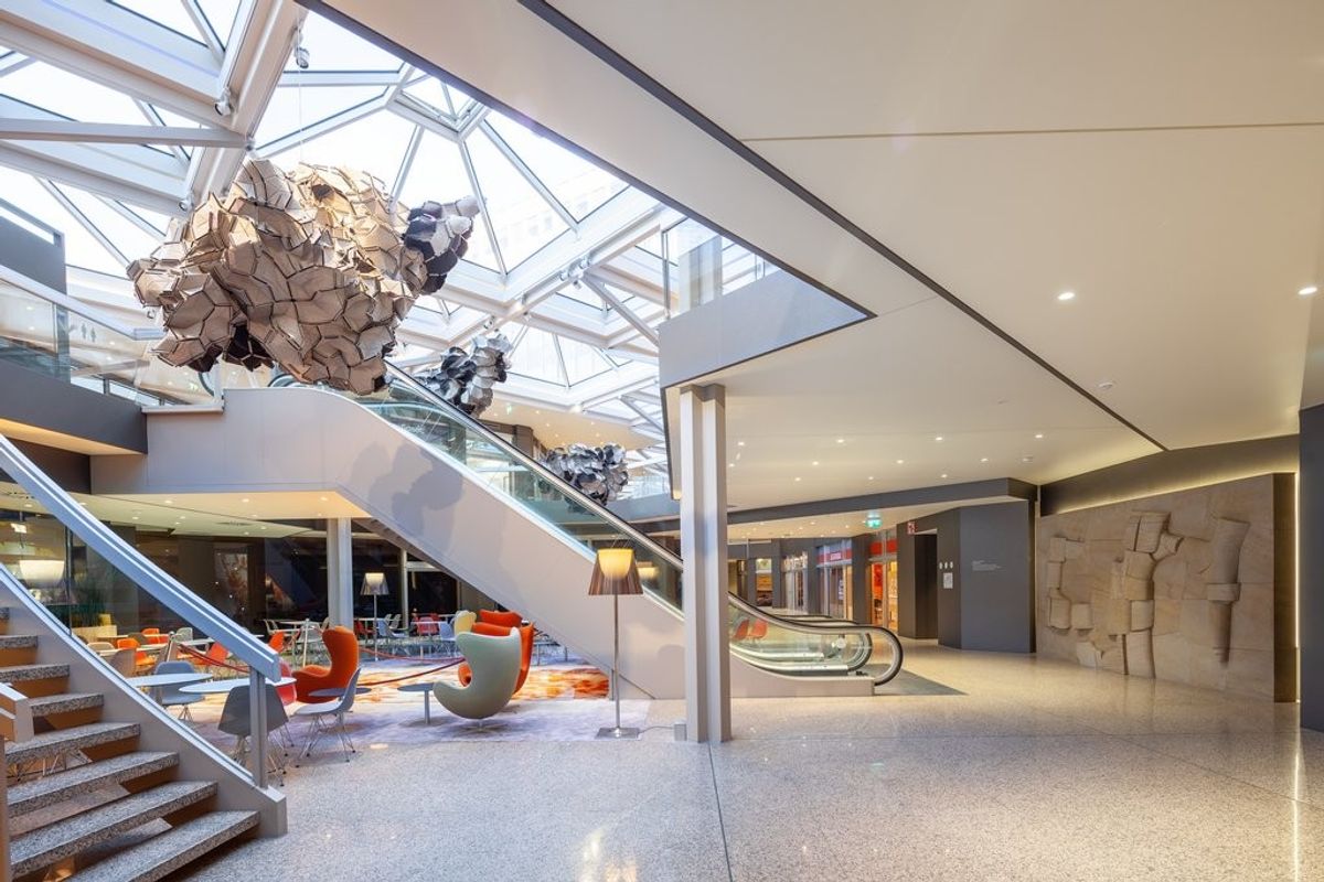 Bureaux rénovés de 161 m2 au 5ème étage - 1