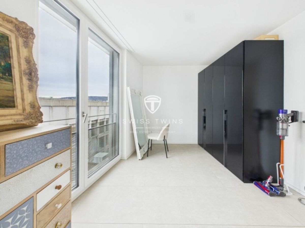Moderne 3.5-Zimmer-Penthousewohnung mit Loggia in Zürich - 6