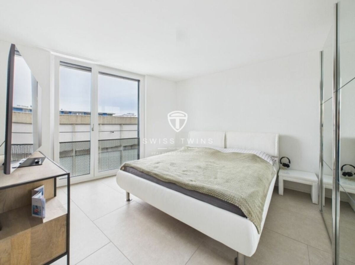 Moderne 3.5-Zimmer-Penthousewohnung mit Loggia in Zürich - 9