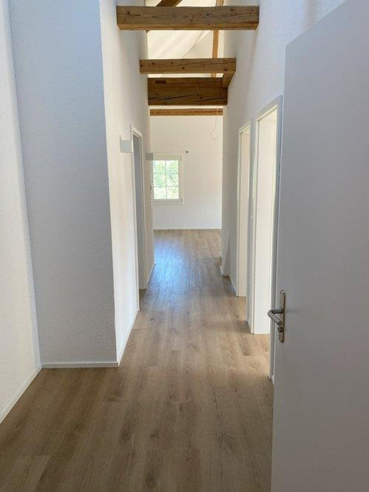 3 ½ Zimmer-Dachwohnung mit Garten und Scheune - 1