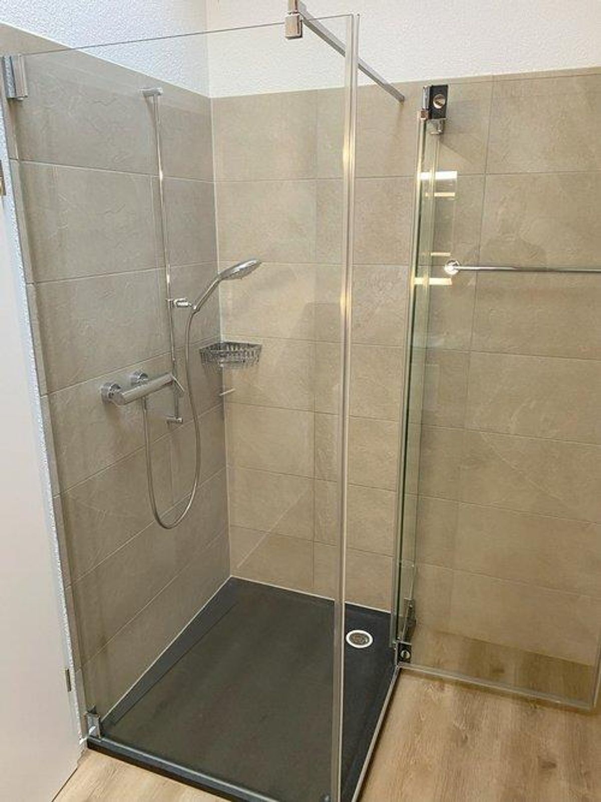3 ½ Zimmer-Dachwohnung mit Garten und Scheune - 2