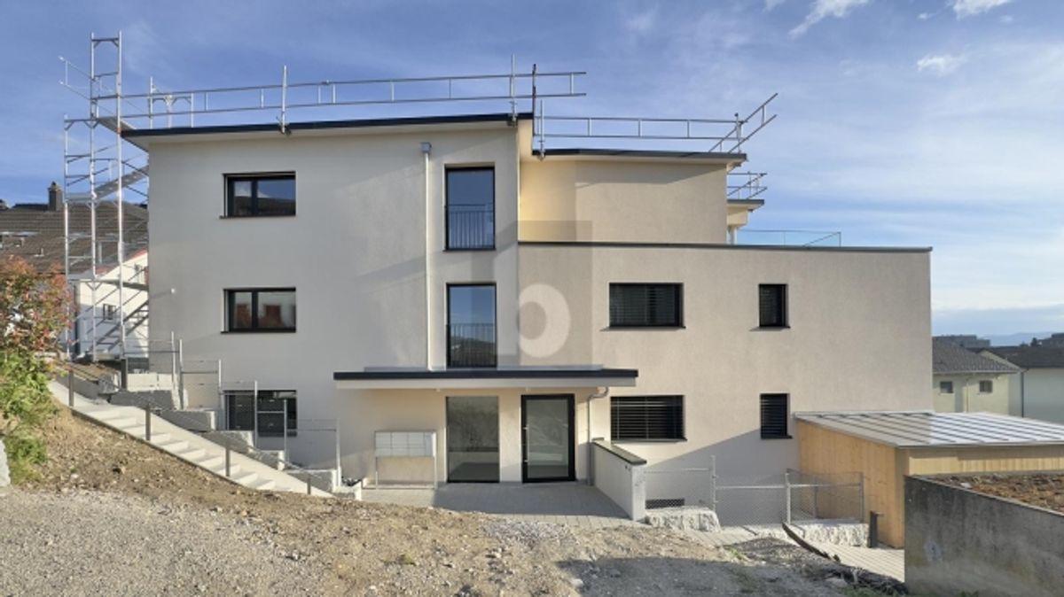 MODERNER NEUBAU AN ZENTRALER LAGE - 0