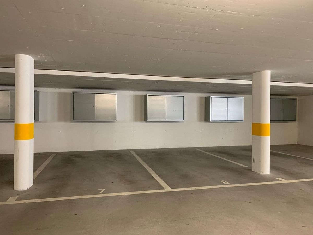 Einstellplatz zentral bei der Mall of Switzerland - 1