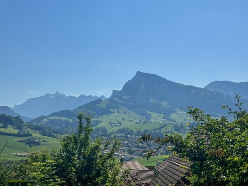 Familientraum im Grünen mit fantastischer Bergsicht - 2