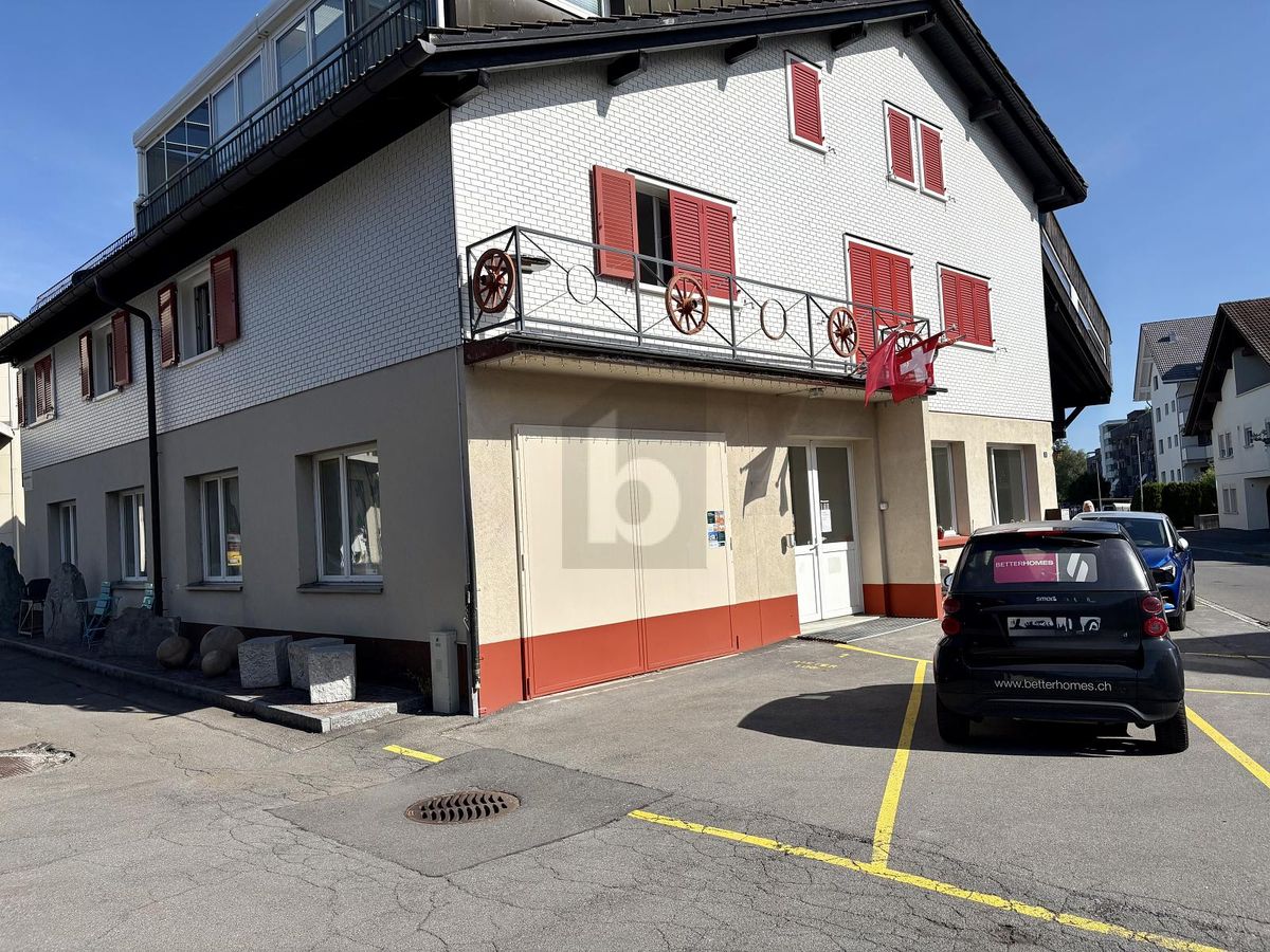 FRISCH RENOVIERT, GROSSZÜGIG & VIELSEITIG NUTZBAR - 0