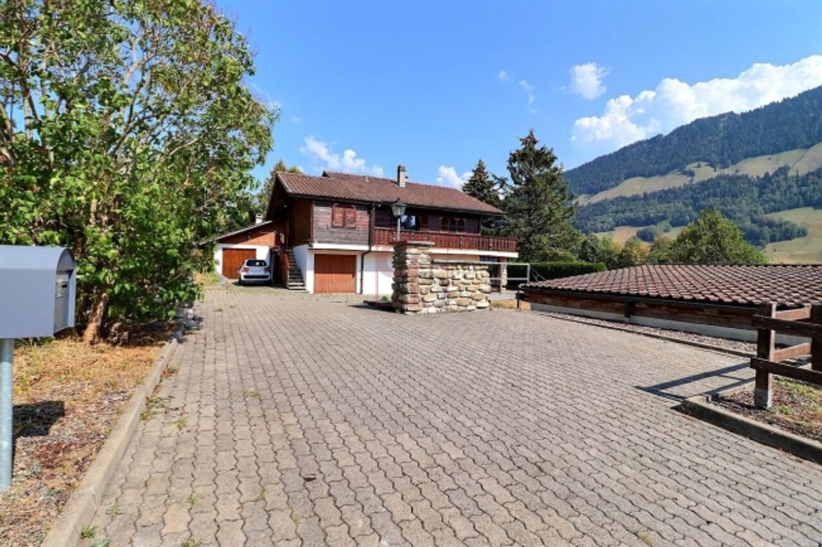 Zu vermieten Chalet 5.5 Zimmer / WG oder Kurzmiete willkommen - 0