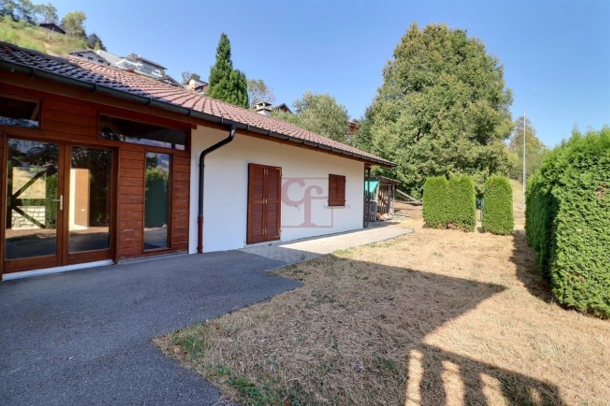 Zu vermieten kleines Chalet mit 2.5 Zimmern, grosse Terrasse - 0