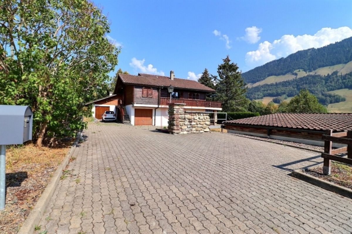 Zu vermieten kleines Chalet mit 2.5 Zimmern, grosse Terrasse - 1