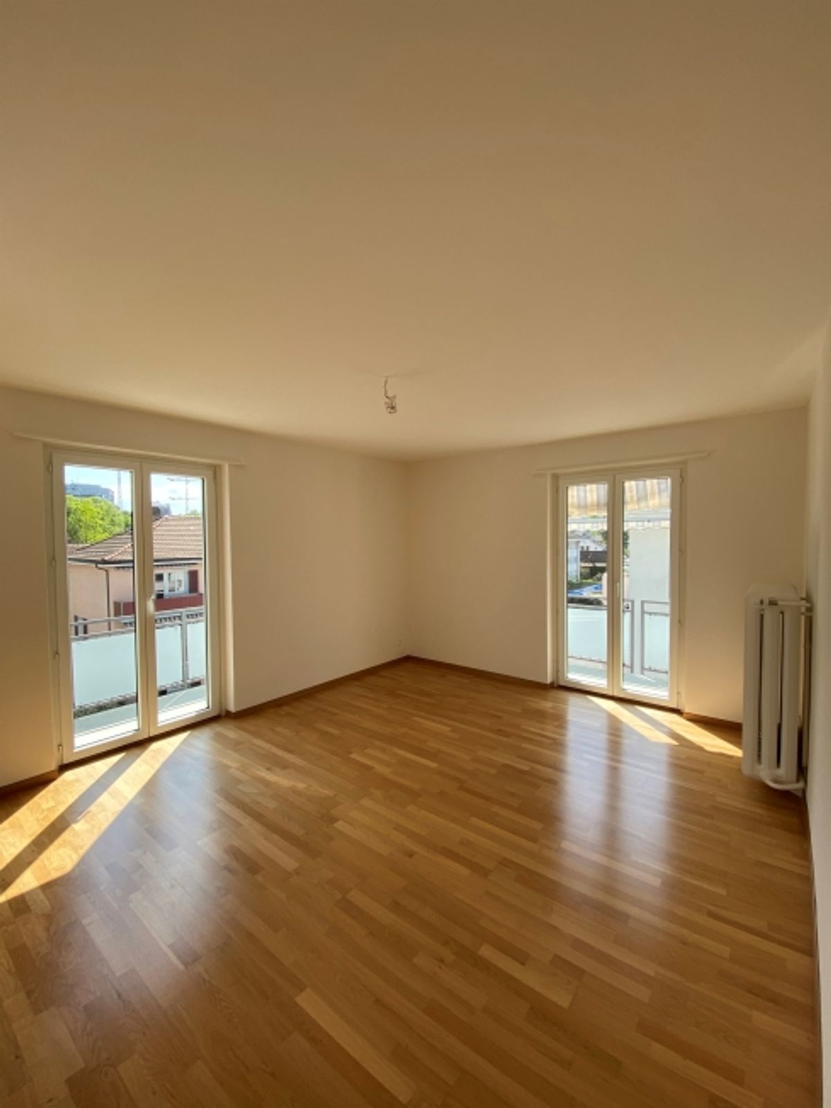 Helle 5.5 Zimmerwohnung in gepflegter Liegenschaft - 0