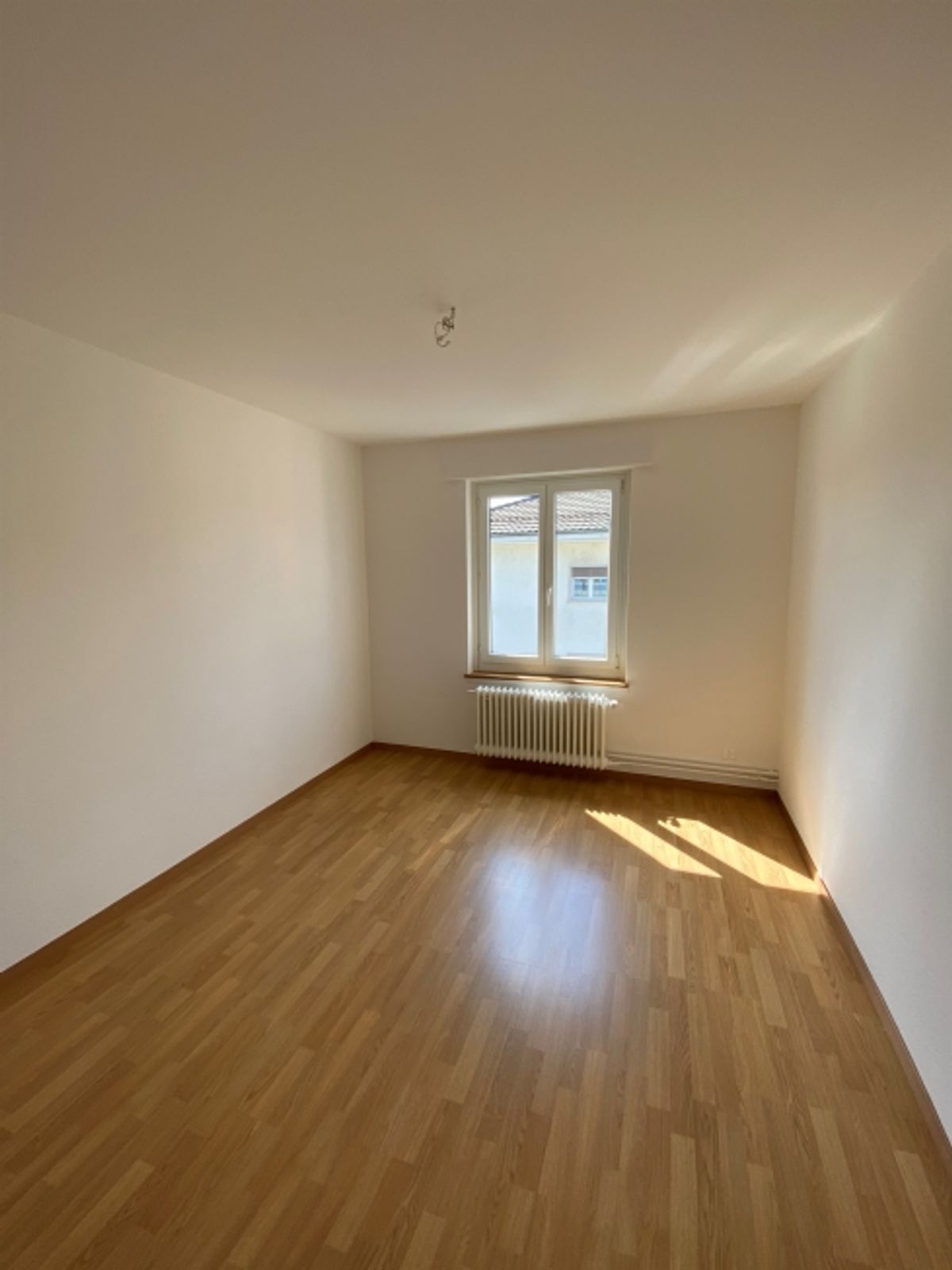 Helle 5.5 Zimmerwohnung in gepflegter Liegenschaft - 3