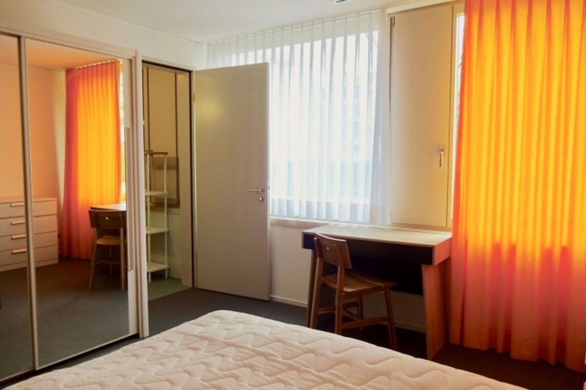 Furnished room in modernised apartment in a top location - 1