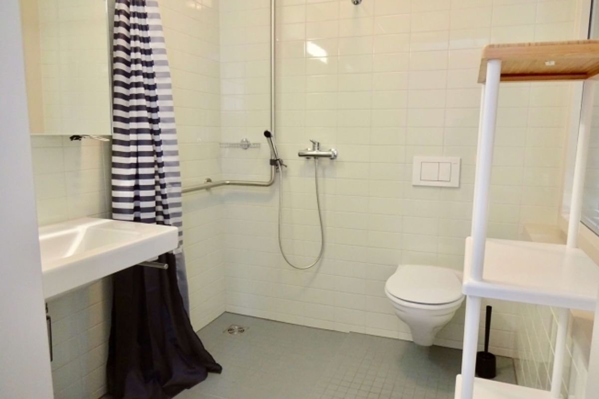 Furnished room in modernised apartment in a top location - 2