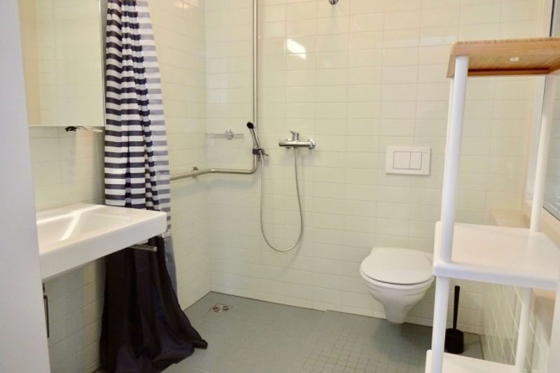 Furnished room in modernised apartment in a top location - 3