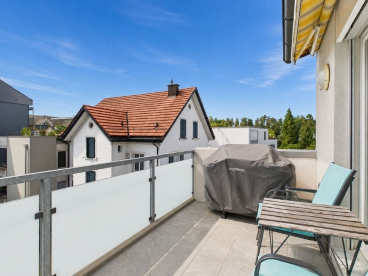 VIEL PLATZ UND HELLE ZIMMER AN ZENTRALER LAGE - 0