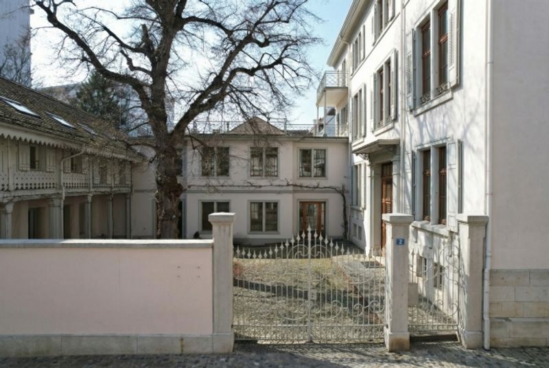 CHARAKTERISTISCHE STADTVILLA AN BESTLAGE - BEFRISTETES MIETVERHÄLTNIS - 5