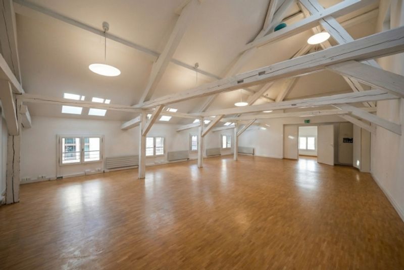 CHARAKTERISTISCHE STADTVILLA AN BESTLAGE - BEFRISTETES MIETVERHÄLTNIS - 15