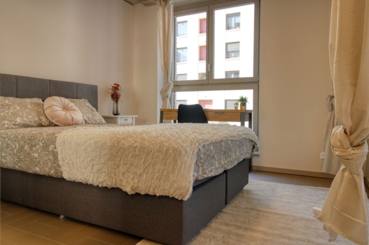 Furnished room in modernised apartment in a top location - 0