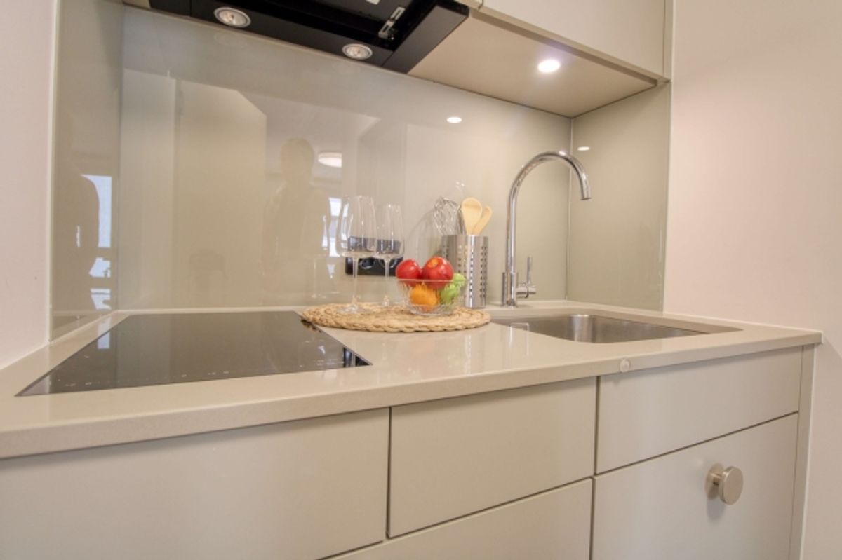 Furnished room in modernised apartment in a top location - 1