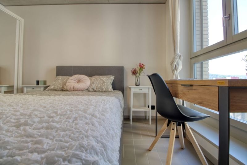 Furnished room in modernised apartment in a top location - 3