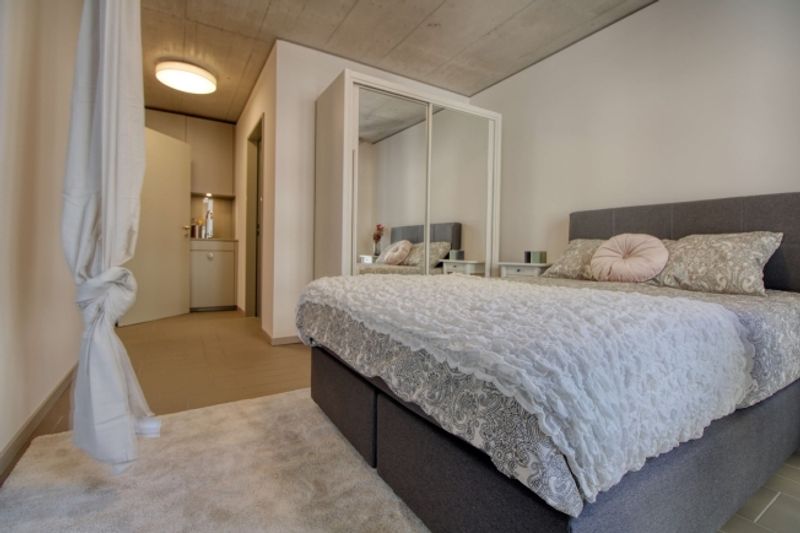 Furnished room in modernised apartment in a top location - 4