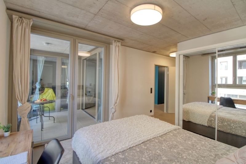 Furnished room in modernised apartment in a top location - 9