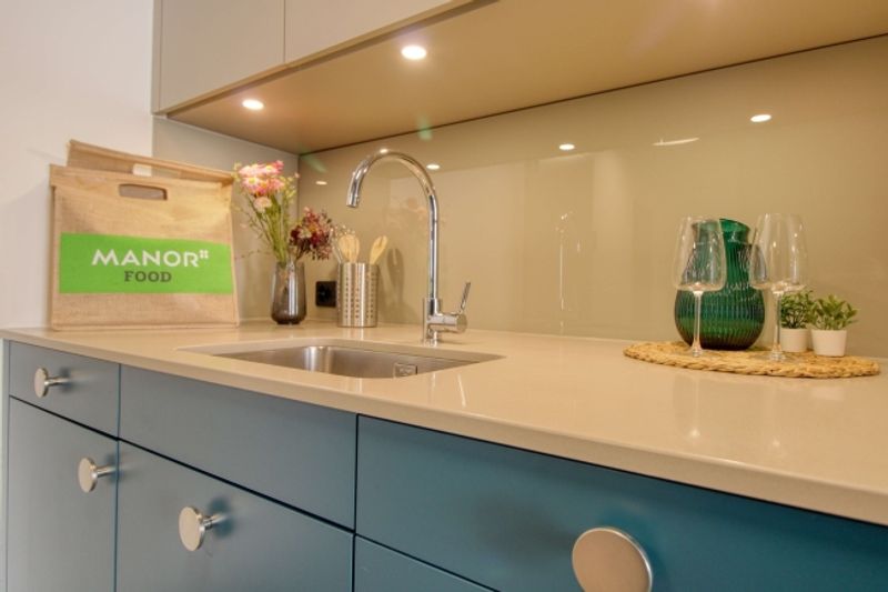Furnished room in modernised apartment in a top location - 11