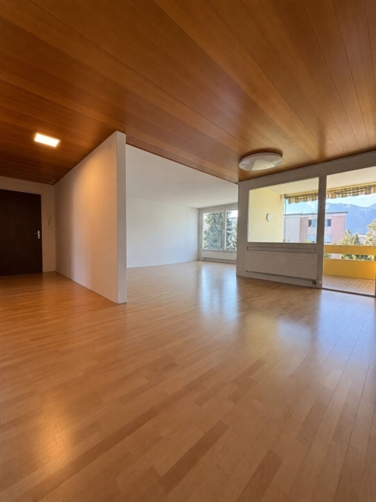 Grosszügige 4.5-Zimmer-Wohnung mit Balkon und Bergblick in Thun - 1