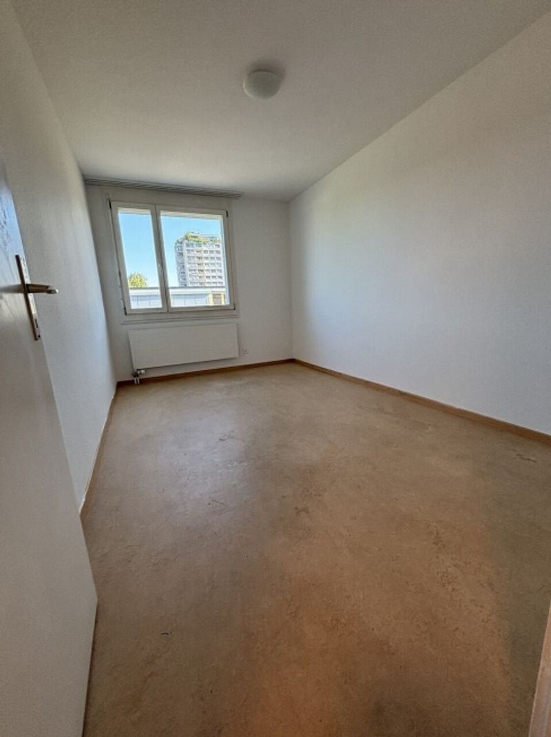 Grosszügige 4.5-Zimmer-Wohnung mit Balkon und Bergblick in Thun - 4
