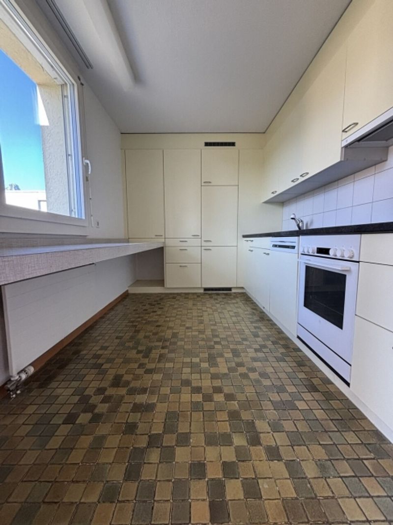 Grosszügige 4.5-Zimmer-Wohnung mit Balkon und Bergblick in Thun - 7