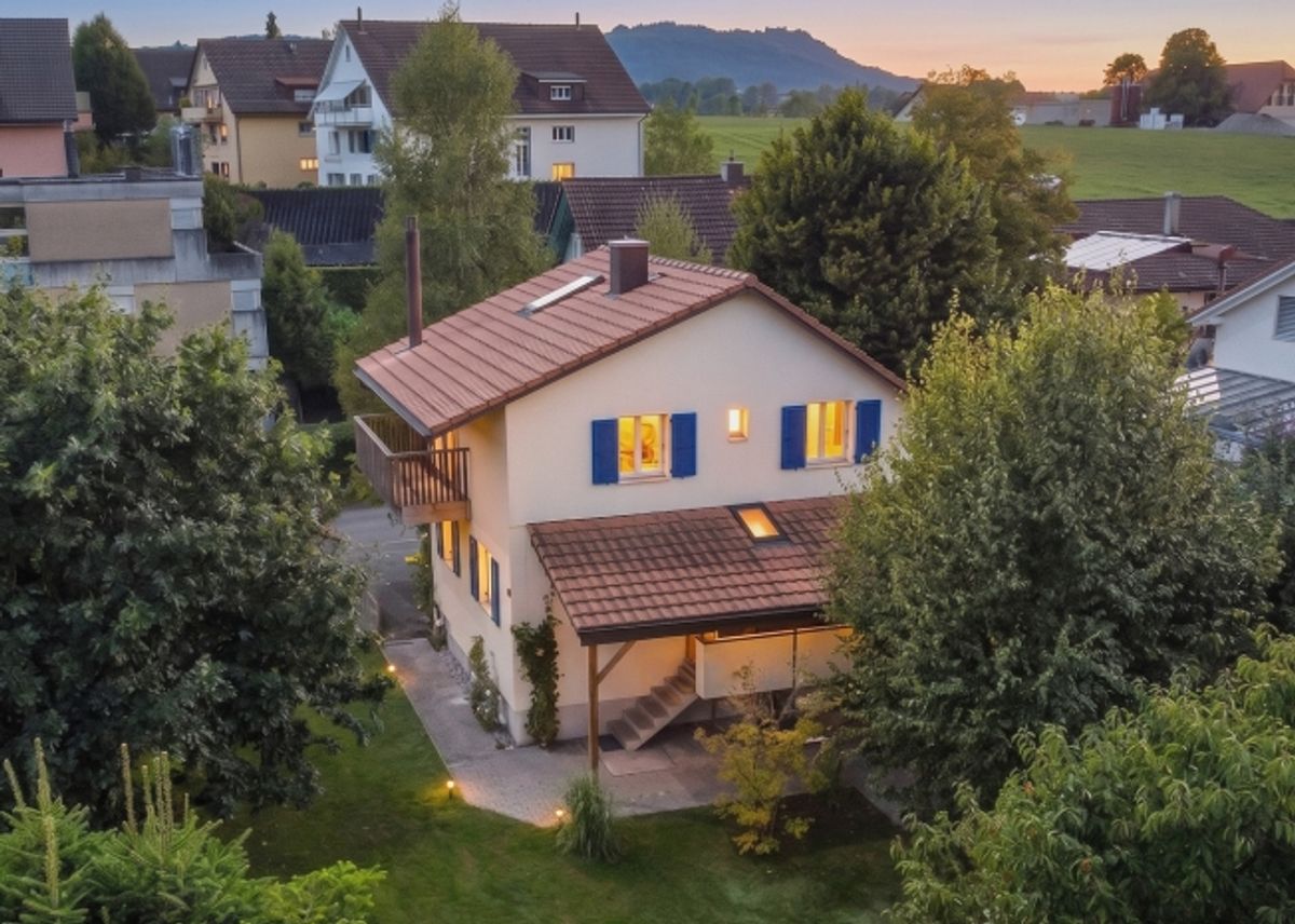 FAMILIENPARADIES IM BELIEBTEN MELCHENBÜHL-QUARTIER - 0