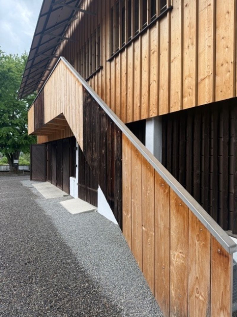 CHARMANTE DACHWOHNUNG IM HISTORISCHEN HOF DES SCHLÖSSLI RUBIGEN - 8