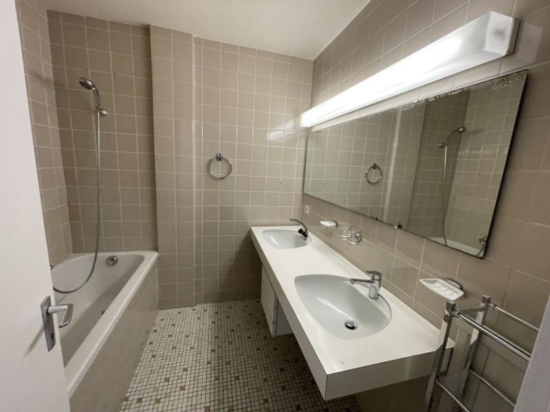 3.5-Zimmer-Wohnung mit Balkon mitten im Zentrum von Freiburg - 4