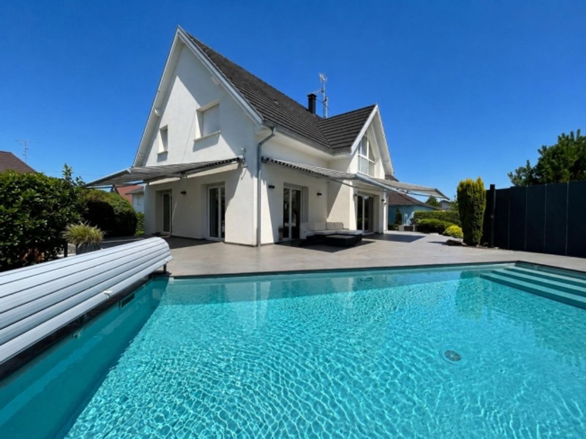 Außergewöhnliche Villa mit Pool am Stadtrand von Basel, Frankreich - 0