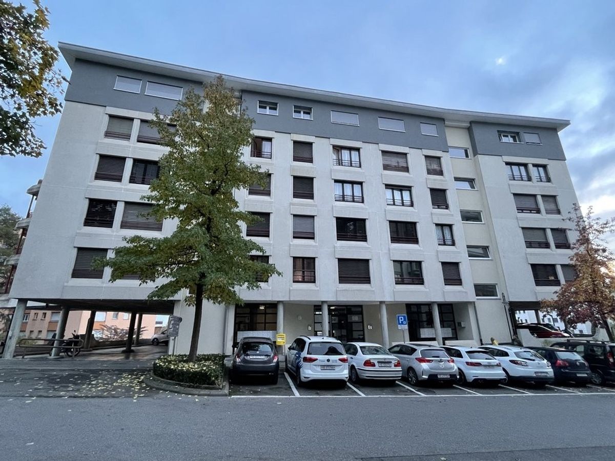 Dépôt spacieux de 620m2 idéalement situé à Clarens ! - 0