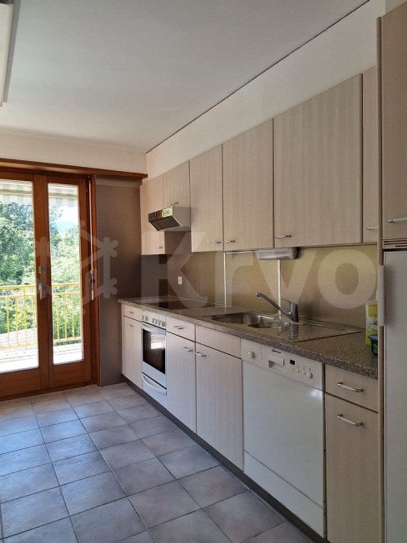 Zu vermieten – 4,5-Zimmer-Wohnung im 1. Stock - 3