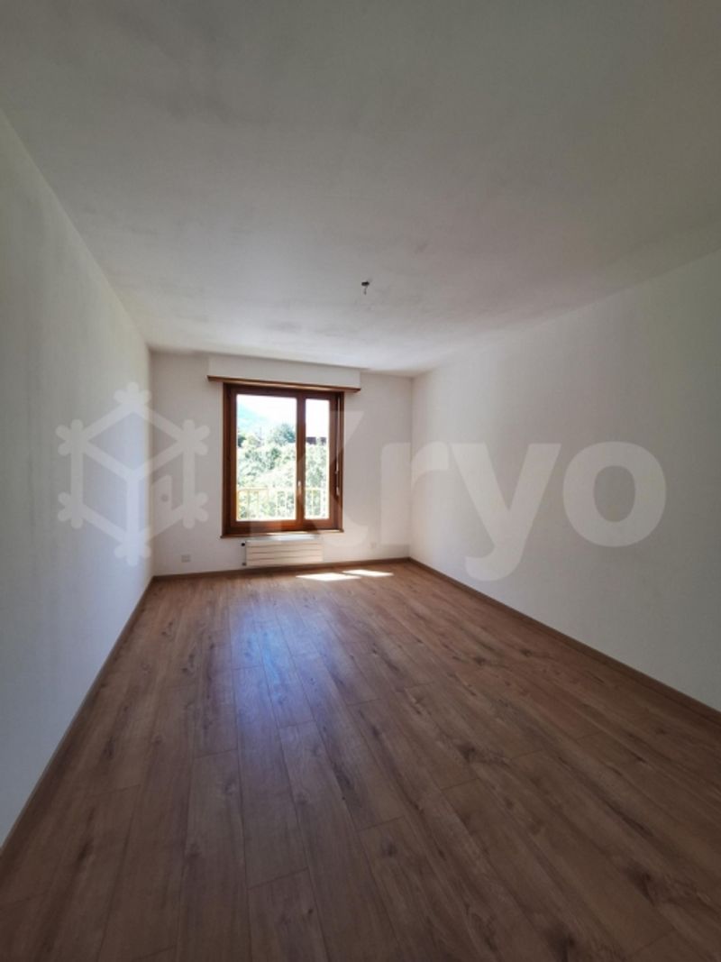 Zu vermieten – 4,5-Zimmer-Wohnung im 1. Stock - 5