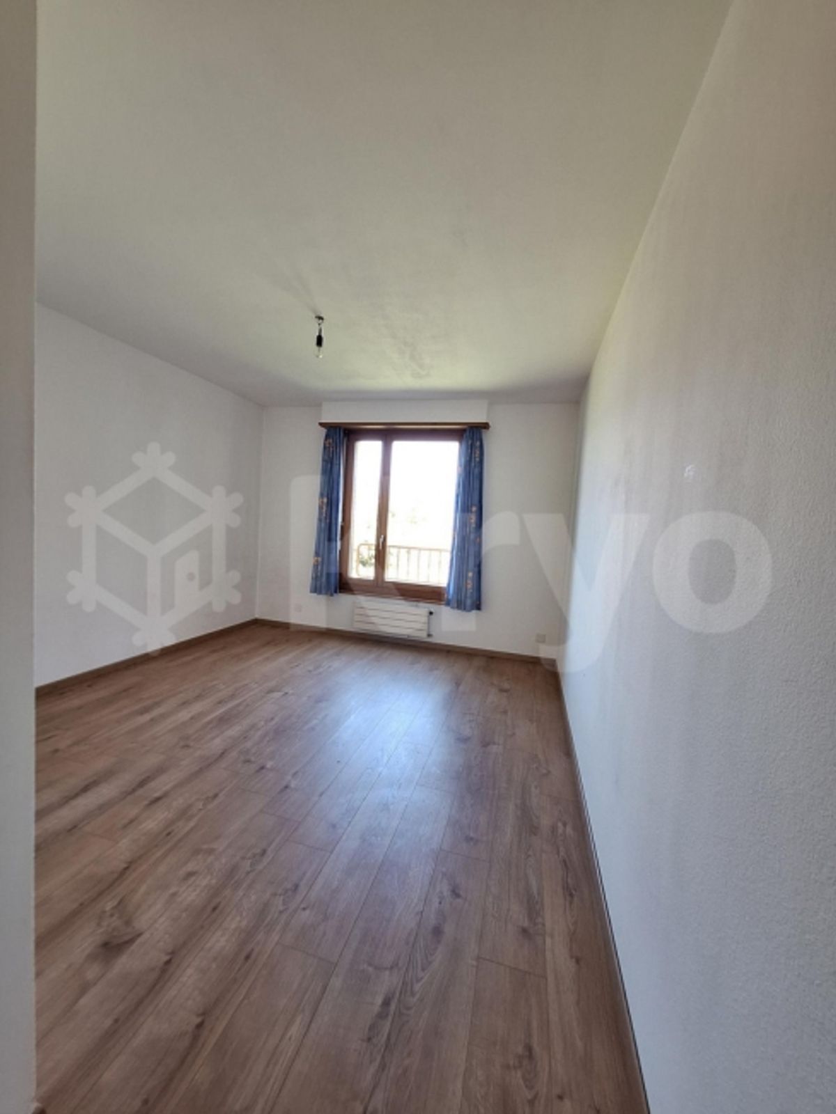 Zu vermieten – 4,5-Zimmer-Wohnung im 1. Stock - 5