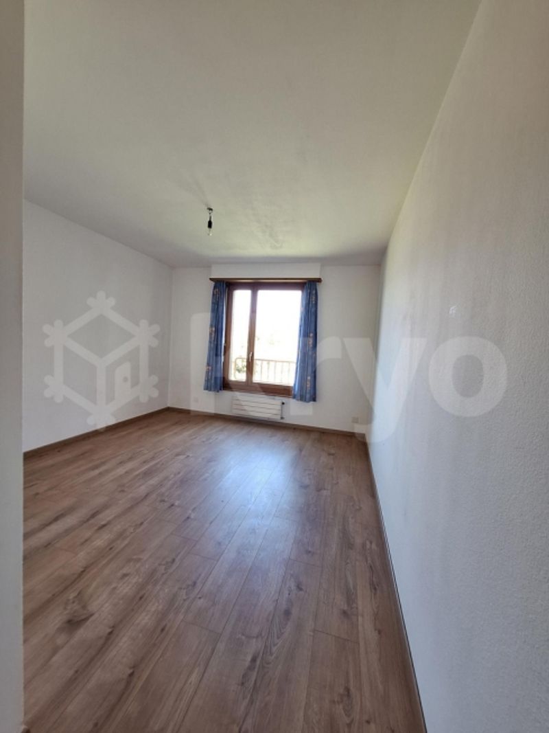 Zu vermieten – 4,5-Zimmer-Wohnung im 1. Stock - 6