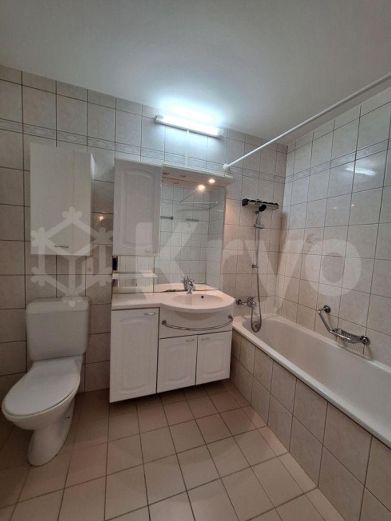Zu vermieten – 4,5-Zimmer-Wohnung im 1. Stock - 9