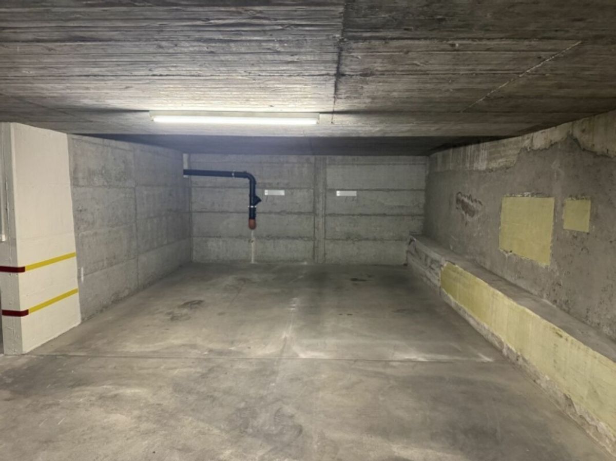 Grosser Tiefgaragenplatz zu verkaufen - 1