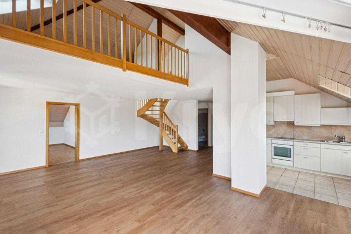 Geräumige Wohnung mit Blick über zwei Etagen - 1